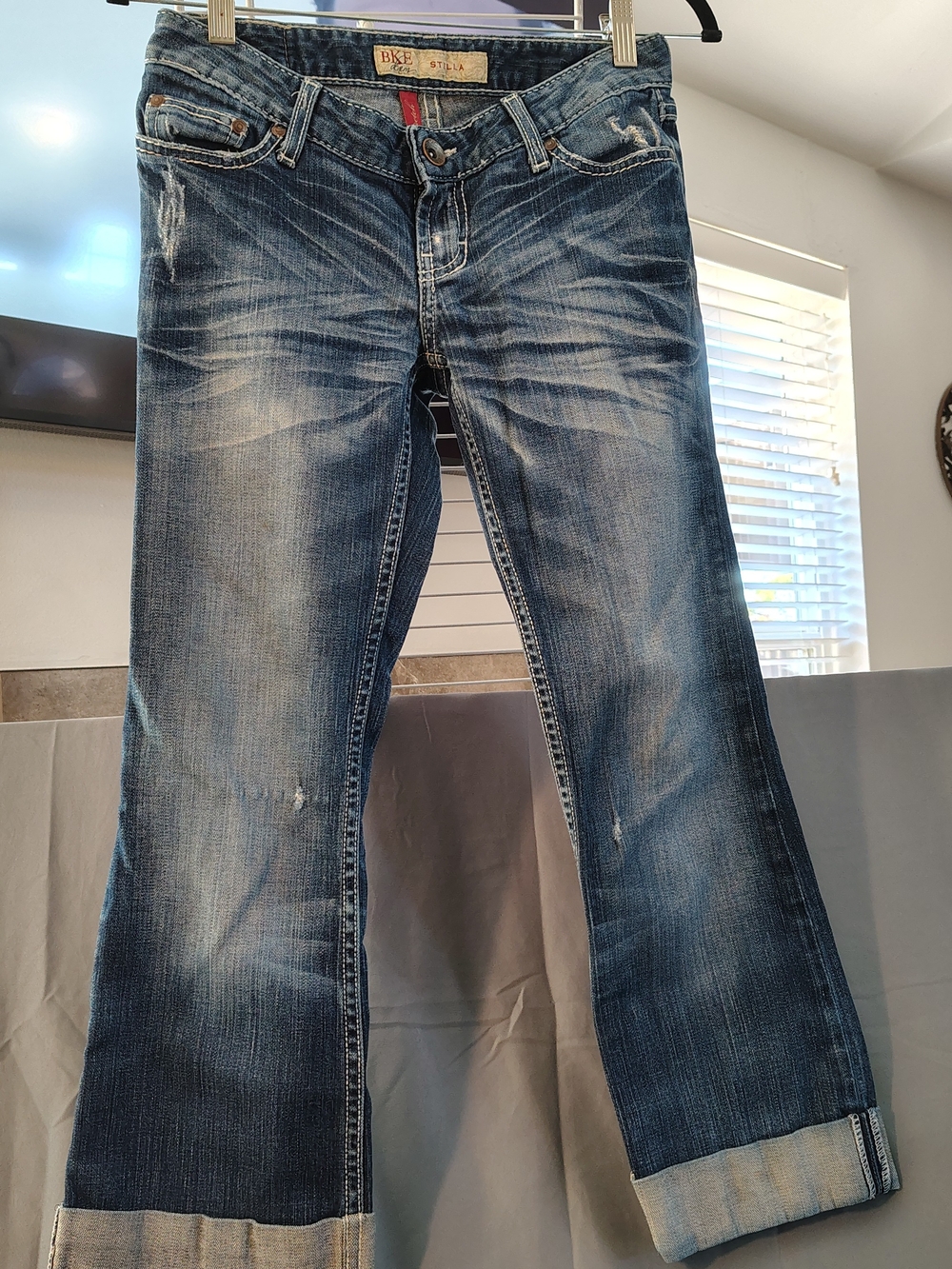 BKE Men’s Blue Distressed Straight-Leg Jeans